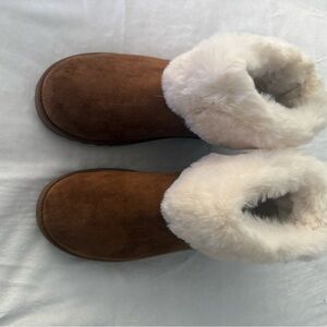 Brown Suede Boots with White Fur Lining
